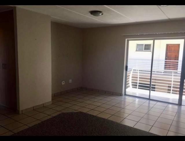 2 BEDROOM APARTMENT FOR SALE IN VANDERBIJLPARK SE 4